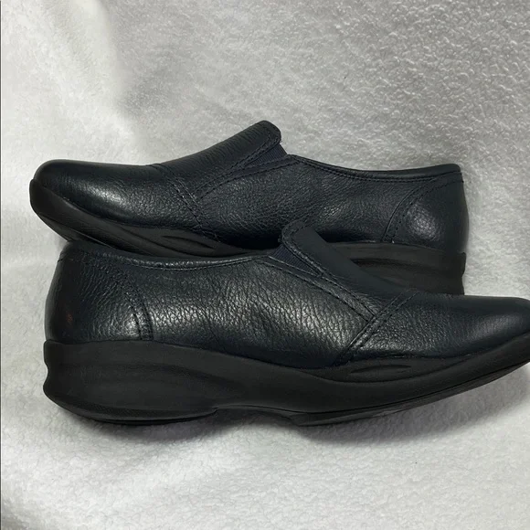 Clarks “in-motion” Women's Navy Blue Leather Loafers 12w 12 wide - Picture 13 of 14